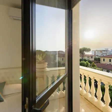Royal Sea View Private Parking